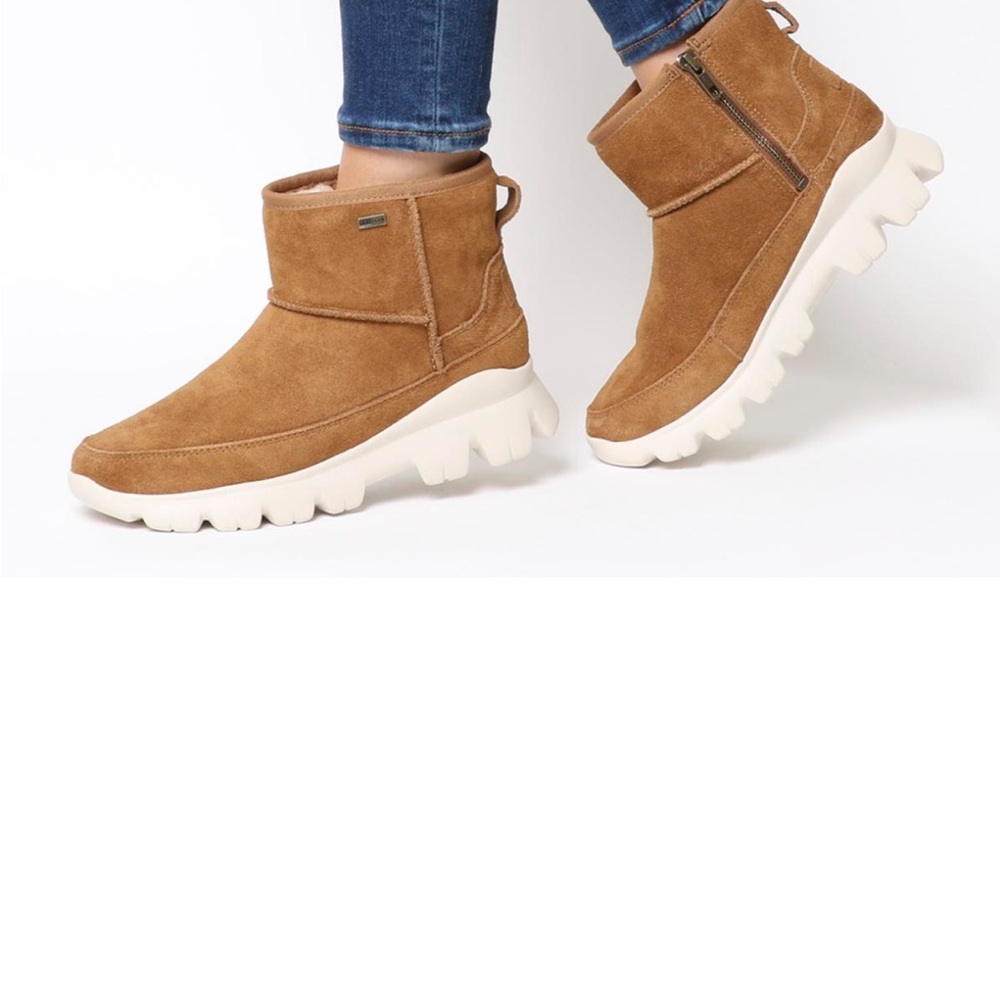 UGG Paloma Boot